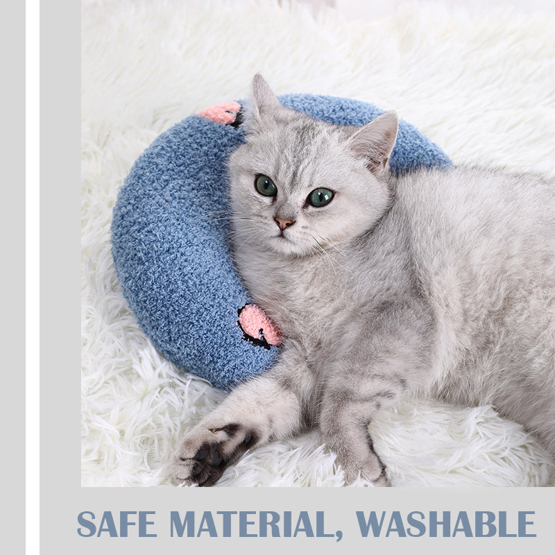 Pet's Dreamy Slumber: U-shaped Neck-guard Pillow for Cats