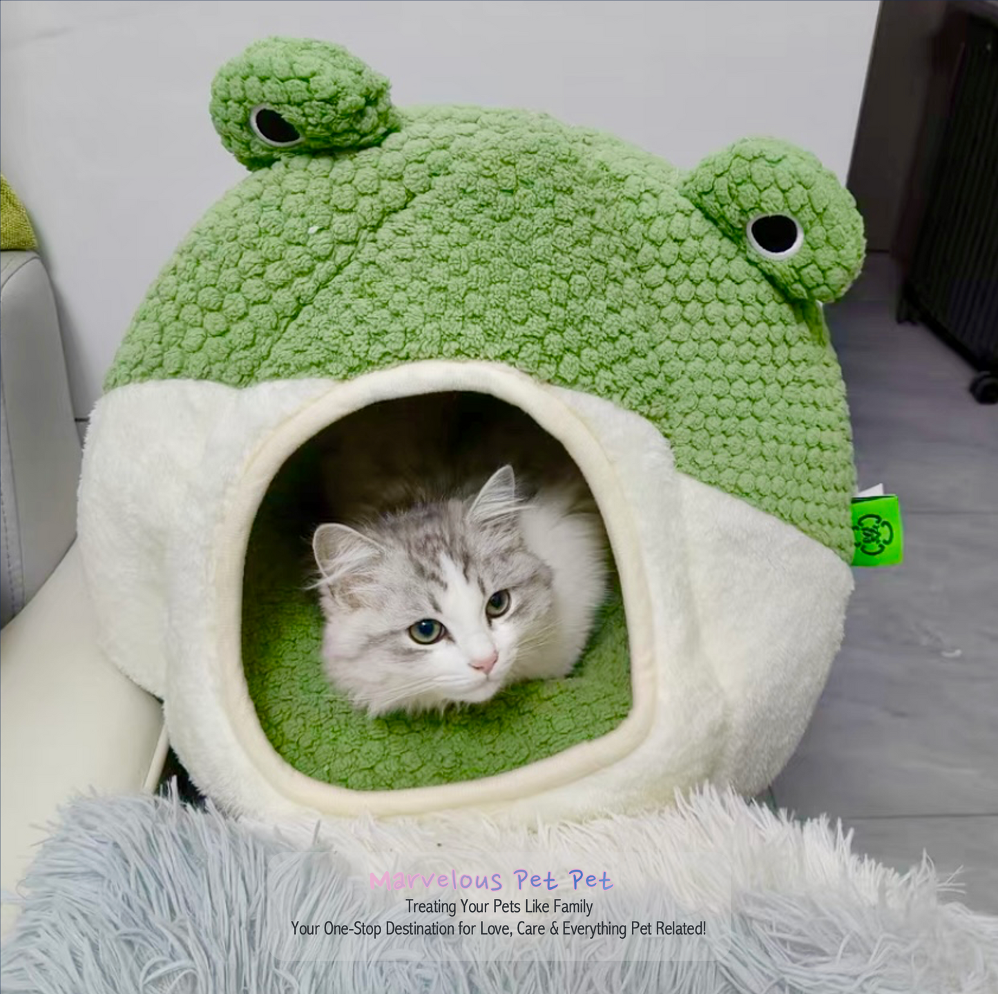 Cosy Winter Frog-Themed Cat Kennel