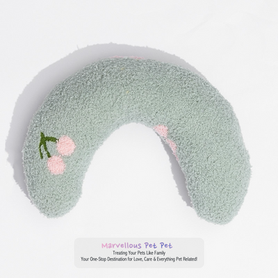 Pet's Dreamy Slumber: U-shaped Neck-guard Pillow for Cats